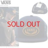 ★完売 VANS 本物正規品 アメリカ企画 バンズ ヴァンズ 5SOS ファイブ セカンズ オブ サマー アシュトンアーウィン着用 VANSロゴ刺繍パッチ付き 男女兼用 メッシュキャップ VANS SIGN PATCH SNAPBACK MSEH TRUCKER CAP 推奨頭周囲56-60cm 本物正規品 お振込み決済にて8%還元！