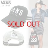 ★完売 セール VANS ヴァンズ バンズのモデル着用品 VANS OFF THE WALL ラバープリント 2ライン スナップバック メッシュキャップ 推奨頭周囲55-60cm 本物正規品 お振込み決済にて8%還元！