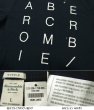 画像4: ★完売 アバクロ セール 100%本物保証 ABERCROMBIE 総刺繍ロゴTシャツ 旧ロゴタグ採用 メンズ半袖Tシャツ 【ネイビー】（アバクロカラー番号023） USA直営店買い付け正規品　Abercrombie & Fitch　品番123-238-1729-023 (4)