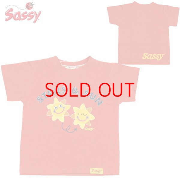 画像1: ★完売 SASSY サッシー パッケージ付き 人気キャラクタープリント キッズ＆ベビー Tシャツ 入手難品 【レッド（朱色）】 90-95cm 100-105cm アメリカ生まれの日本でもお馴染みのサッシー 正規代理店品 (1)