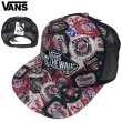 画像1: ★完売 セール VANS 本物正規品 アメリカ企画 バンズ ヴァンズ 総柄エンブレム風 VANSロゴ OFF THE WALL刺繍ロゴパッチ付き 男女兼用 メッシュキャップ VANS CLASSIC PATCH SNAPBACK MSEH TRUCKER CAP 推奨頭周囲56-60cm 本物正規品 お振込み決済にて8%還元！ (1)