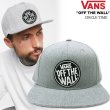 画像1: ★完売 セール 新品 US購入 アメリカ企画 バンズ VANS OFF THE WALL ラバー仕立て サークルロゴワッペン付き スナップバックキャップ ヘザーグレー 推奨頭周囲55-60cm 東京オリンピックに向けて (1)