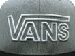 画像3: ★完売 セール 新品 US企画 バンズ VANS アウトライン立体刺繍ロゴ スナップバック ベースボールキャップ DROP OUTLINE SNAPBACK CAP ヘザーグレー×ブラック 推奨頭周囲55-60cm 東京オリンピックに向けて (3)