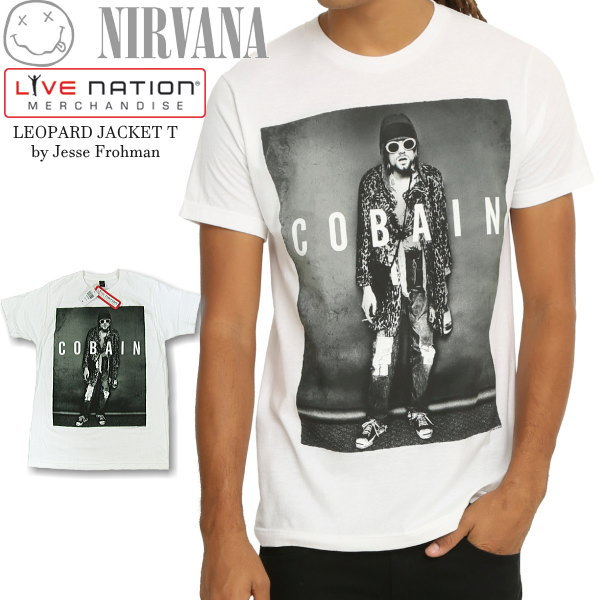 完売 Nirvana ニルバーナ ニルヴァーナ公式 Live Nationライセンス 1993年11月15日 ジェシー フローマン撮影 カートコバーン レオパードジャケット プリントtシャツ Grunge Is Not Dead な１着 フェス イベント ファッションコーデに欠かせないバンドtシャツ Import